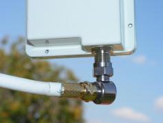 dxsatcs C BAND POLAROTOR with servo controlled  detail na pozlateny  F spoj z LNB NORSAT 8215  c4